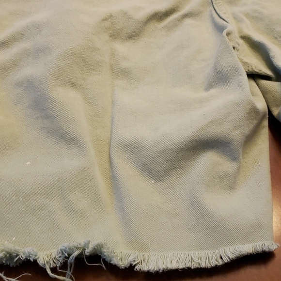 VINTAGE High Waist Pleated Cutoff Distress Shorts - Picture 6 of 12